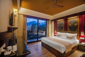 Tara Room with Balcony & Valley View | 办公桌、折叠床/加床（额外收费）、免费 WiFi、床单