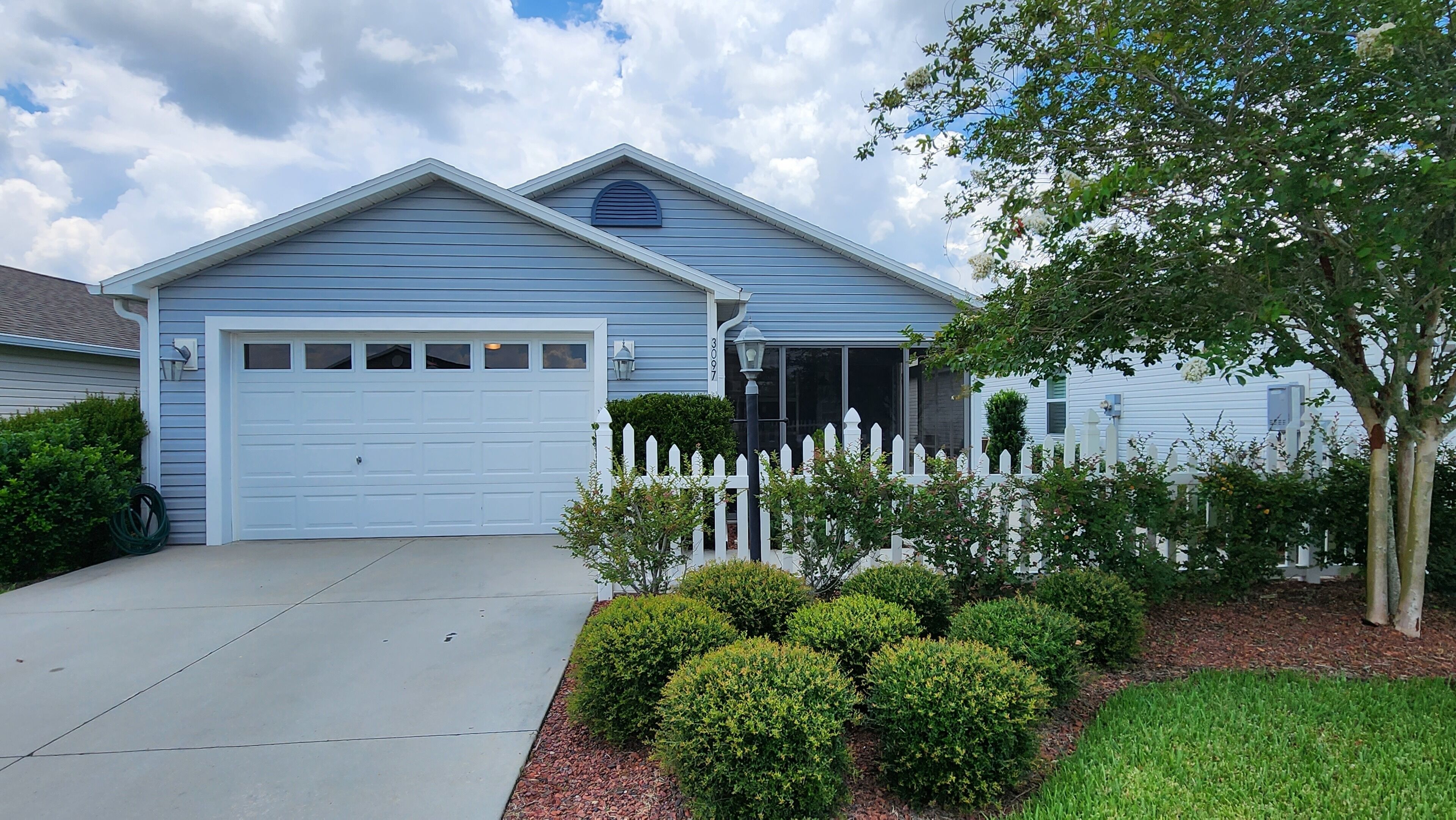 Seasonal Villa - 2 bed/2 bath in The Villages with Golf Car!