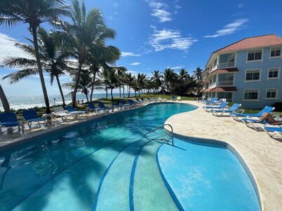 Serene and Spacious Beachfront Condo with Pool. Amazing views. Gated security.