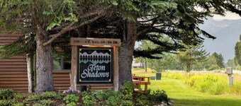 Outpost: Teton Shadows Granite F - Close to National Park!