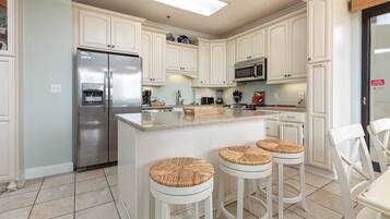 Kondominium, 3 kamar tidur | Dapur pribadi | Lemari es, oven, dan mesin pembuat kopi/teh