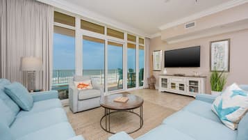 Condo, 3 quartos | Área de estar | DVD player