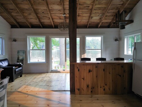 Lakeside Cottage On Tacoma lakes