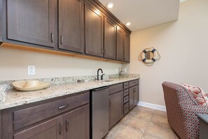 Condo, 2 Bedrooms | Private kitchen