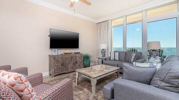 Condo, 2 Bedrooms | Living area