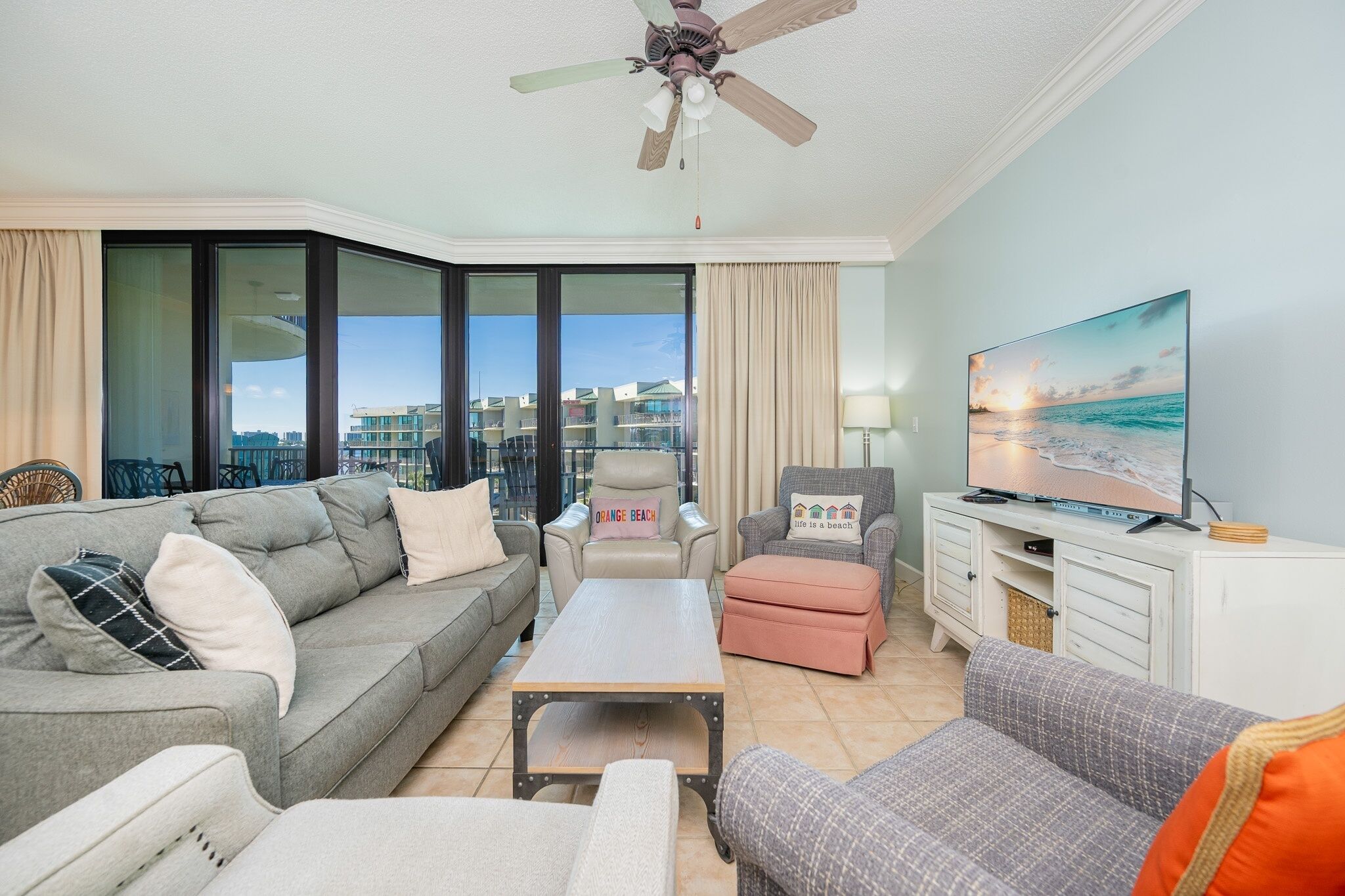 Condo, 2 Bedrooms | Living area