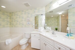 Condo, 2 quartos | Banheiro