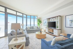 Condo, 3 Bedrooms | Living area