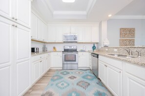 Condo, 1 Bedroom | Private kitchen | Fridge, oven, coffee/tea maker