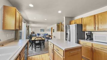 Townhome, 4 Bedrooms | Private kitchen