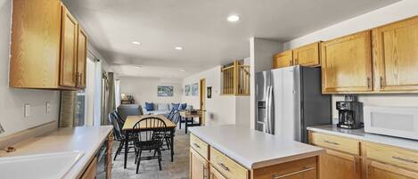 Townhome, 4 Bedrooms | Private kitchen