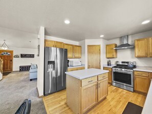 Nhà liên kế, 4 phòng ngủ | Bếp riêng