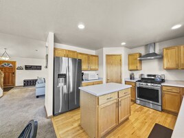 Refrigerador, horno, cafetera/tetera, tostadora