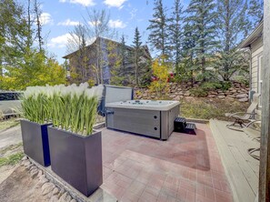 Casa de ciudad, 4 habitaciones | Tina de hidromasaje al aire libre