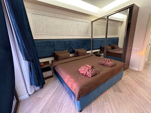 Phòng Suite dành cho gia đình | Nệm Select Comfort, minibar, két bảo mật tại phòng, trang trí khác biệt 