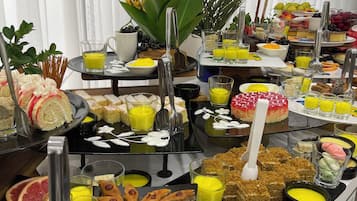 2 restaurantes; se sirven desayunos