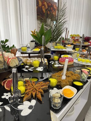 2 restaurants, breakfast served - Sun City Hotel & Spa Naftalan (Naftalan)