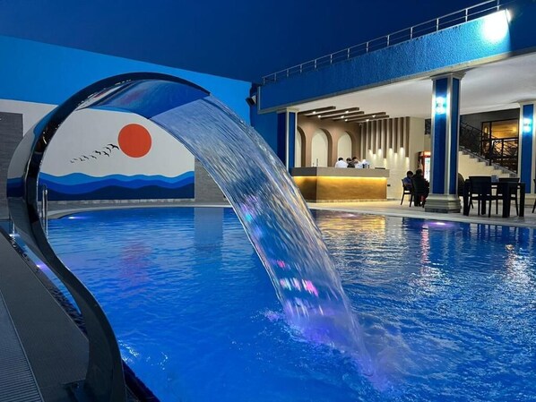 Indoor pool, seasonal outdoor pool - Sun City Hotel & Spa Naftalan (Naftalan)
