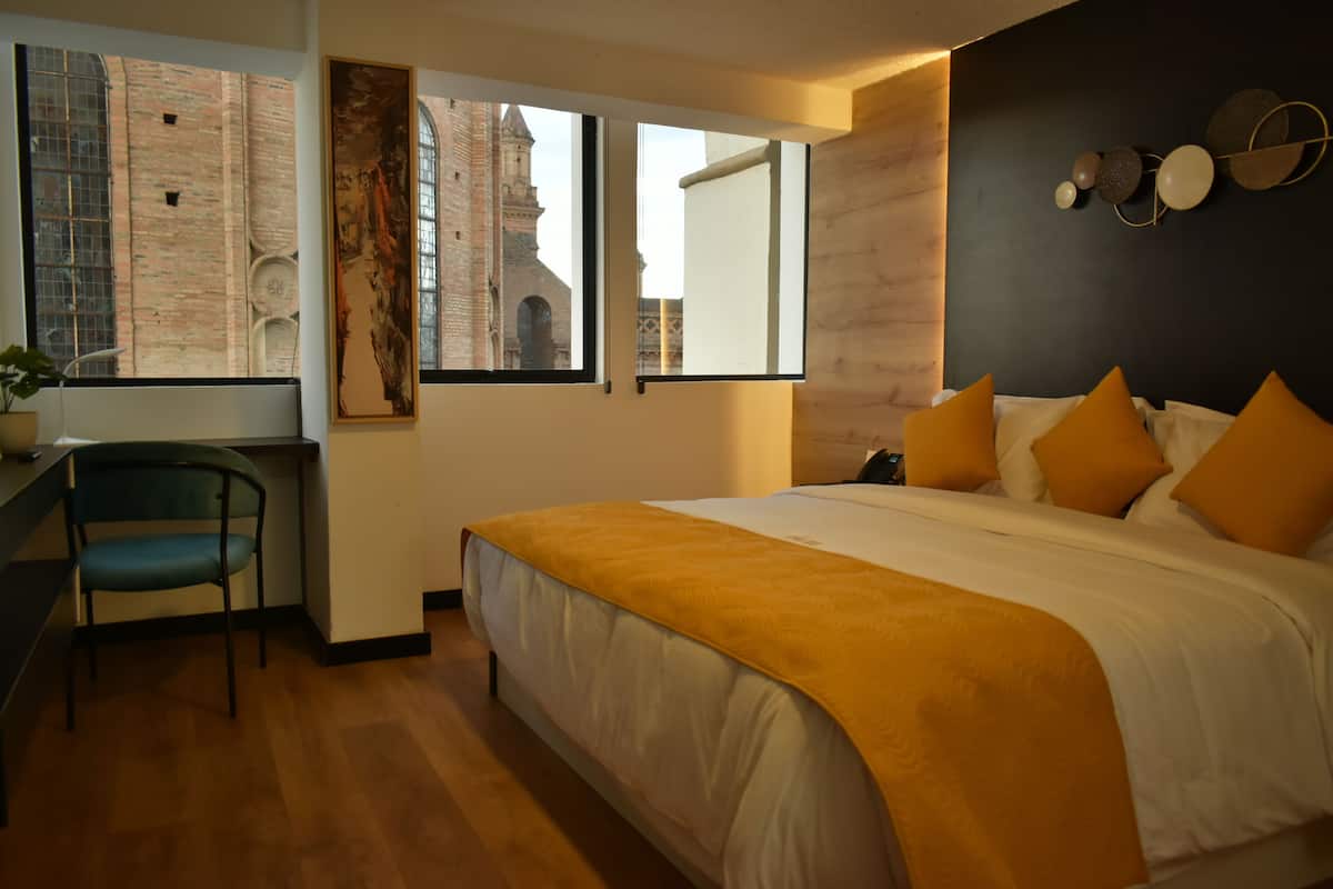 1 habitación, escritorio y espacio para trabajar con laptop
