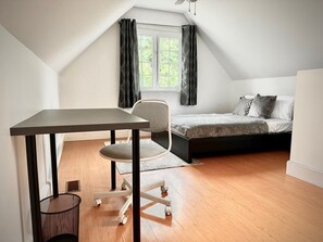 3 bedrooms, desk, iron/ironing board, travel crib