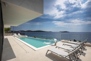 5 bedrooms