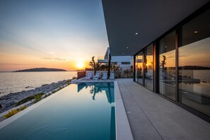 5 bedrooms