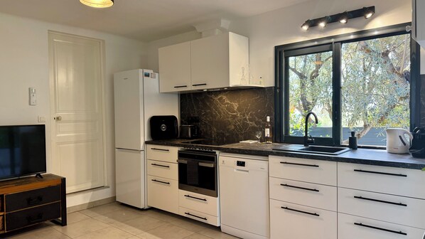 Microwave, oven, stovetop, dishwasher