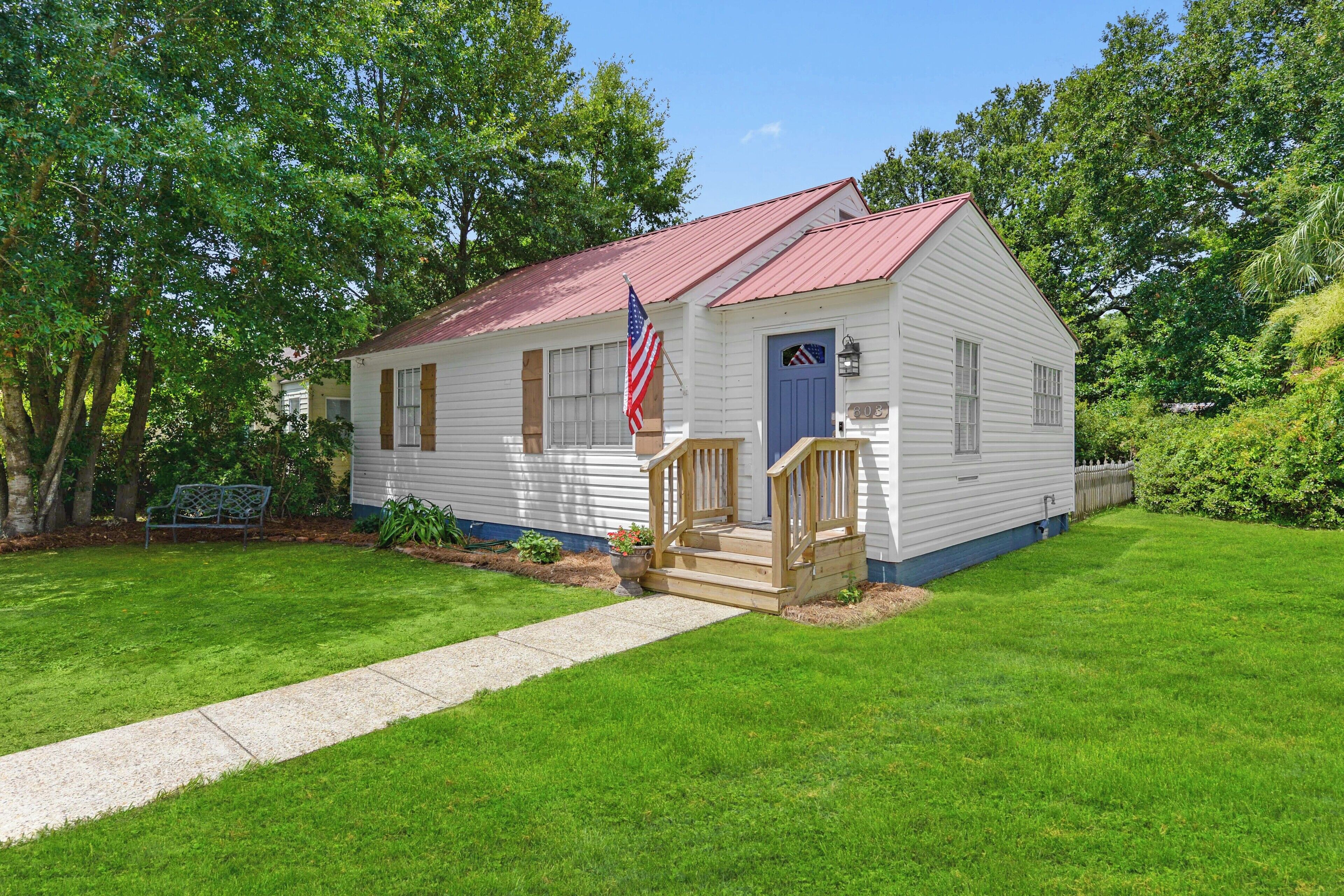 New Listing, short walk to the beach, centrally located on the MS Gulf Coast