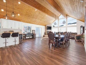 Dining - Cozy home. (Frazier Park)