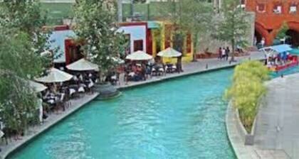 Dow Town Luxury Loft