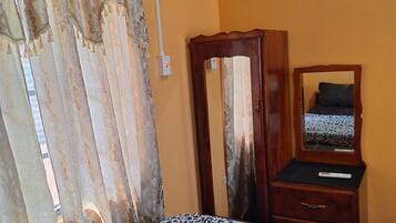 1 bedroom, desk, iron/ironing board, free WiFi