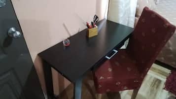 1 slaapkamer, een bureau, een strijkplank/strijkijzer, gratis wifi