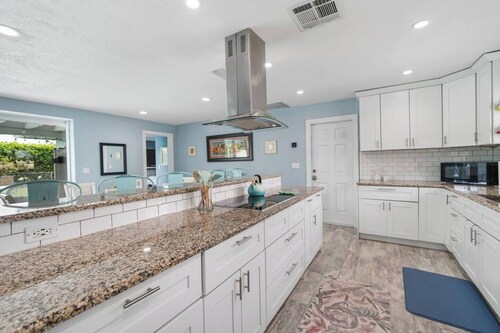 Sunny, Quiet, Open concept 3 bedroom home with pool