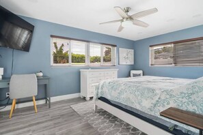 3 bedrooms, in-room safe, desk, iron/ironing board