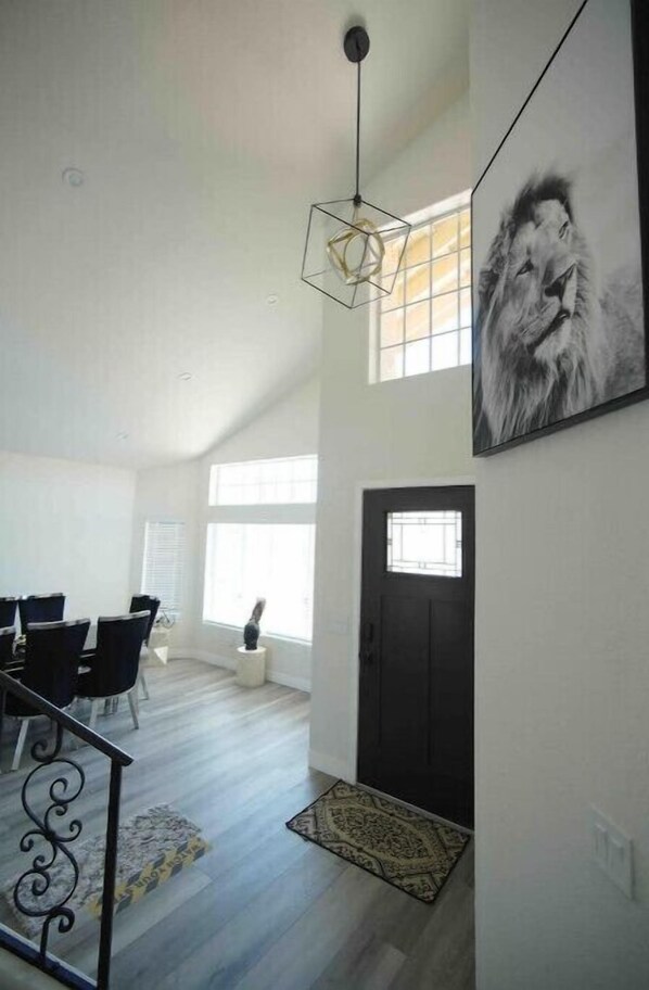 Interior - Fantasy House
(Indio)