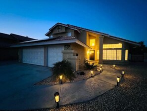 Exterior - Fantasy House
(Indio)