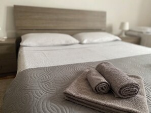 2 Schlafzimmer, Schreibtisch, Bügeleisen/Bügelbrett, kostenloses WLAN