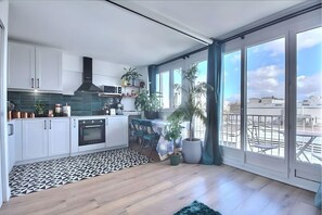 Fridge, microwave, oven, stovetop