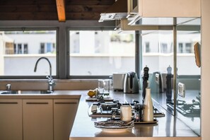 Apartment | Eigene Küche | Kühlschrank, Mikrowelle, Ofen, Herdplatte