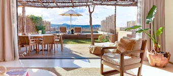 Five Bedroom Residence With Private Pool and Resort Access