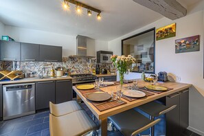 Kjøleskap, mikrobølgeovn, ovn og oppvaskmaskin