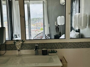 Shower, hair dryer, towels, soap - Maison en Bord de mer (Nice)