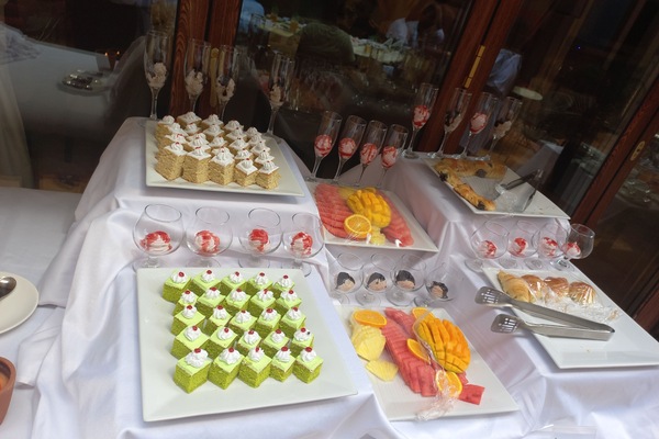 Bao gồm bữa sáng buffet hàng ngày