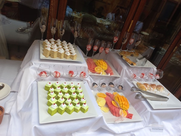 Tägliches inbegriffenes Frühstücksbuffet
