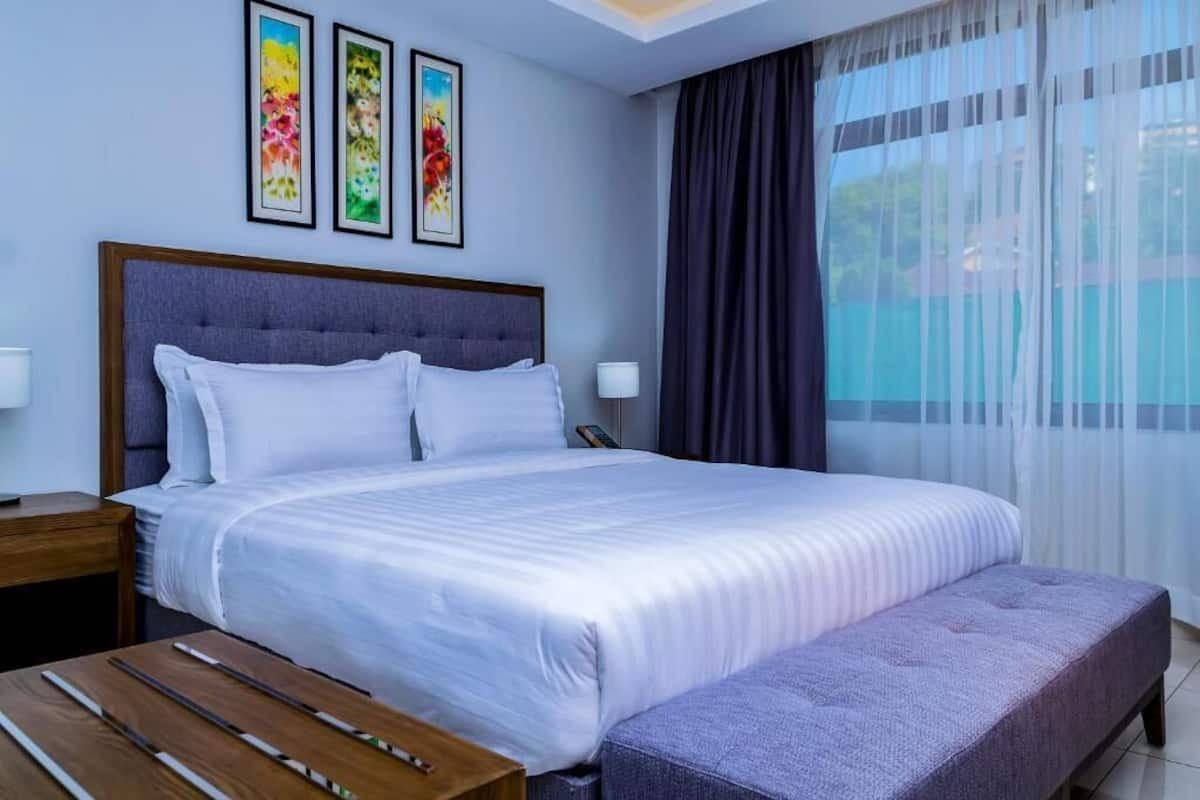 Phòng đôi Deluxe | Bộ đồ giường kháng dị ứng, minibar, két bảo mật tại phòng, bàn 