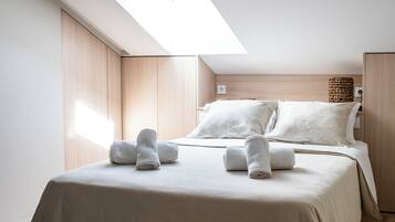 2 bedrooms, soundproofing, iron/ironing board, bed sheets