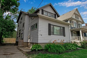 Exterior - Chic Two Bedroom near Buffalo (Buffalo)