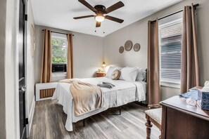 2 habitaciones, tabla de planchar con plancha, cuna de viaje y wifi