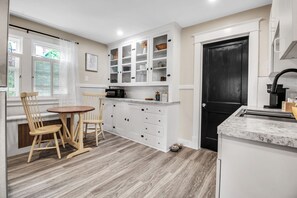 Paper towels - Chic Two Bedroom near Buffalo (Buffalo)