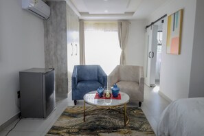 行政客房 | 起居區 | 電視